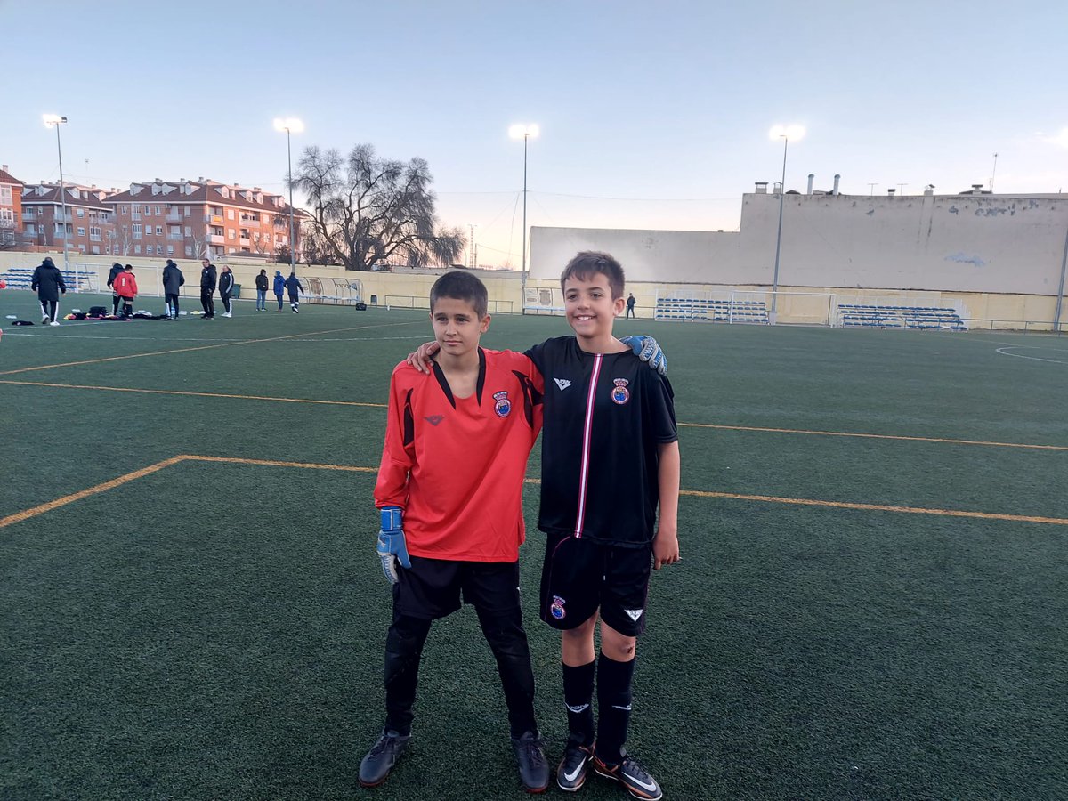 Muy felices por Daniel Ovalle y Hugo Rodríguez (Alevín) y Lucía Huergo (Alevín Fem) que van hoy convocad@s con la selección de Castilla-La Mancha.
Esperamos que hayáis aprovechado y disfrutado al máximo de la experiencia.
¡Enhorabuena! 💚🖤💚