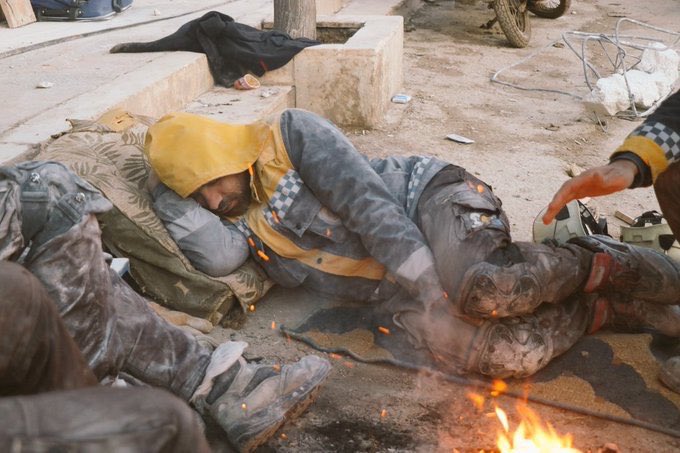 Sol'daki Babala Tv'nin Depremi
Koordine Eden Gözde Kahramanı
Orkun Işıtmak, Sağdaki Önemsiz
Biri, Zaten ismi de Bilinmiyor !.