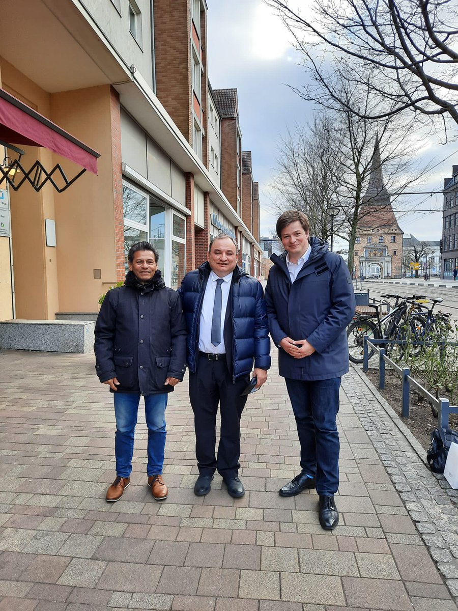 En el marco de la gira por #Rostock, el Embajador Bueso Chinchilla tuvo oportunidad de conversar con Philipp da Cunha <a href="/pdacu/">Philipp da Cunha</a>, secretario parlamentario de #Mecklenburg-Vorpommern @spdLandtagMV. Cooperación, inversión y Migración fueron temas bases de exitosa discusión.