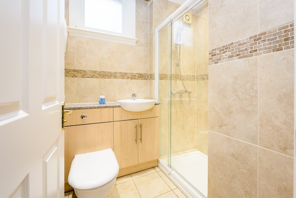 norwichaccommo1's tweet photo. Riverside road offers the perfect location for business travellers visiting Norwich, as it is just a few minutes walk from the train station. To book a room, visit https://t.co/LFKS5QWicy

#norwich #norwichproperty #airbnb #accommodation https://t.co/VFeq3zOYZj