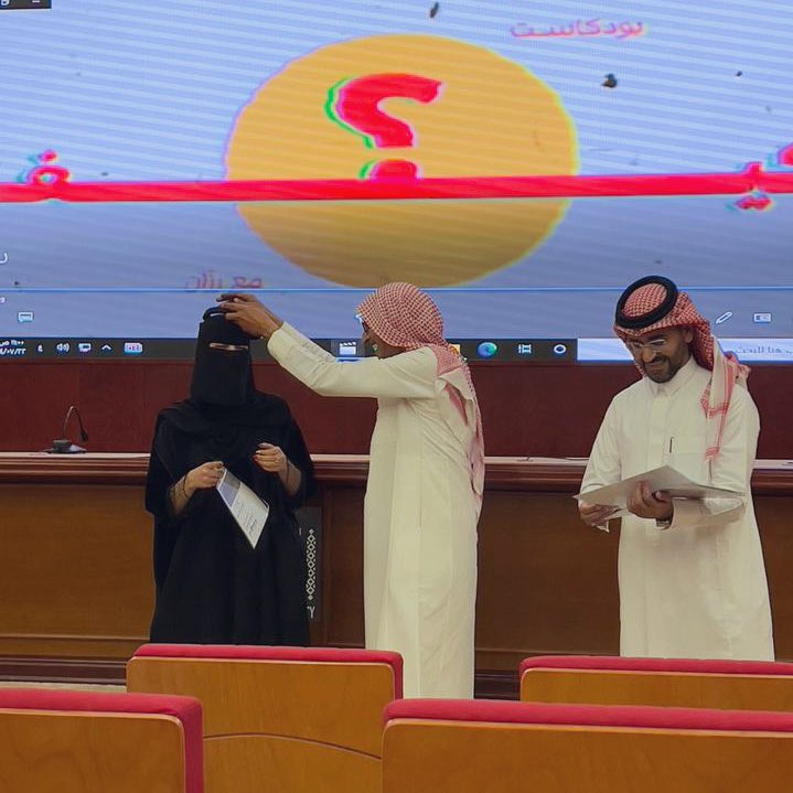 RMGhramah's tweet photo. هل اليوم واحد من أسعد أيام حياتي ؟ 
أي نعم ❣️

فكرة إني أشوف رفيقة دربي  , أحب اصدقائي .. بمُناقشة مشروع تخرُّجها , راضية عمّا قدّمت من فَن , فخورة بنفسها !
سعيدة ~ بين عائلتها و اصدقائها ❤️

أي والله إنها من أثمن لحظات الحياة !
أحبك .. و مُمتنة لأنك صديقتي @Hind_21_ ❤️ https://t.co/trmoF0zZZB