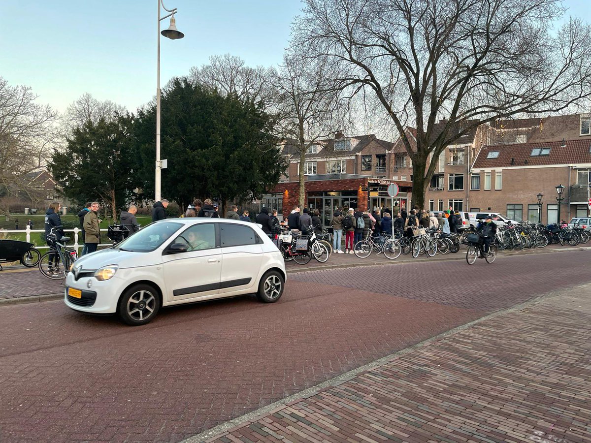 MartinStoker's tweet photo. Mooi gebaarโฆ๐
De gehele opbrengst gaat naar de slachtoffers van de aardbeving. ๐ธ @edvandepol & Bryan Stoker #eethuis #bodrum #alkmaar @gemeentealkmaar ๐๐ป https://t.co/8WD3WydfIf