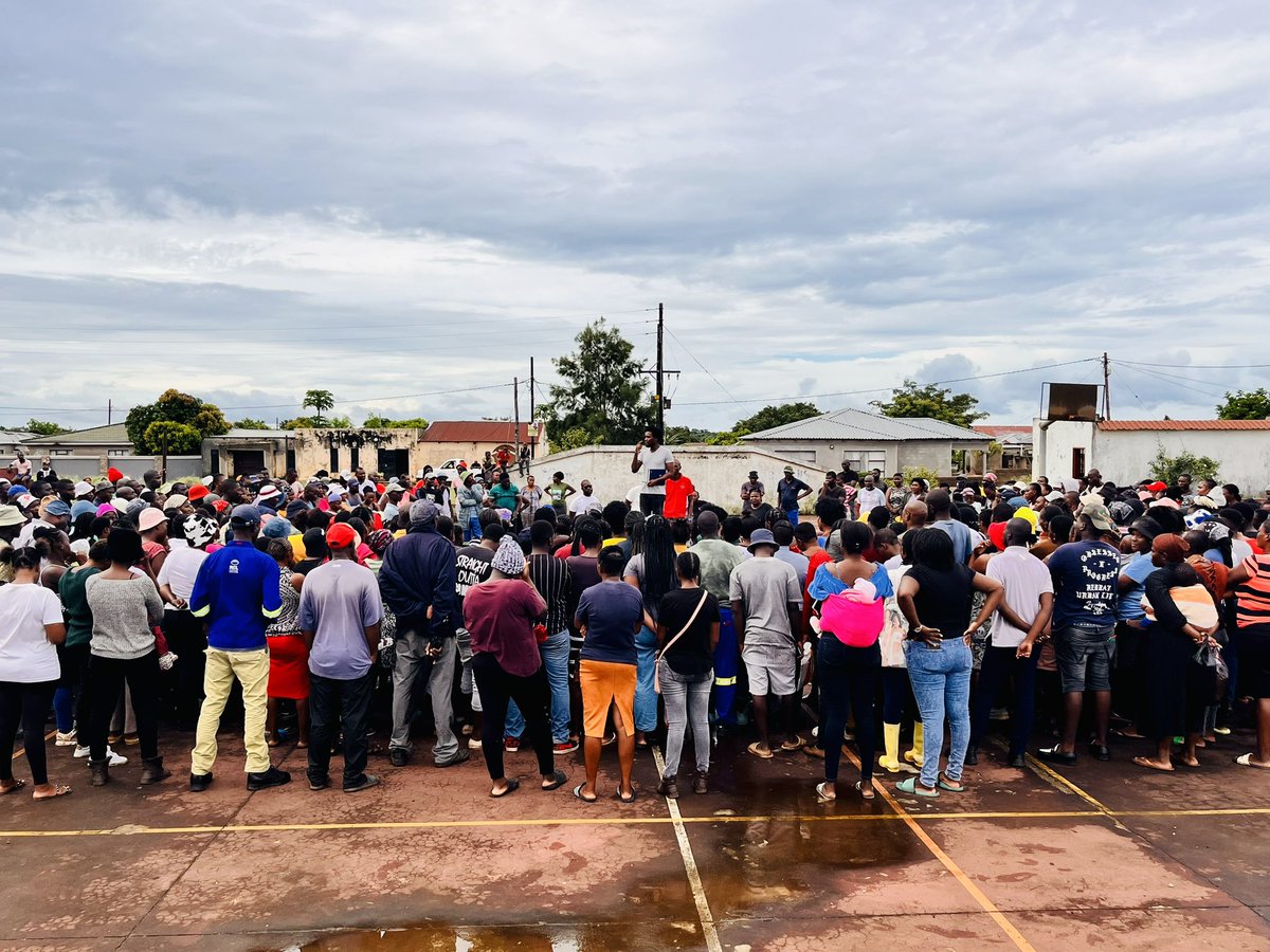 EFF_Nkomazi's tweet photo. ♦️In Case you missed it♦️

Cllr Mafia Fane held a meeting with the people of Ward 11 to discuss a way forward on challenges of Water, recruitment for #USAVE supermarket, and the forthcoming @EFFSouthAfrica #NationalShutdown on the 20th of March. 

We lead with our people. https://t.co/2sLiXg2Fl6