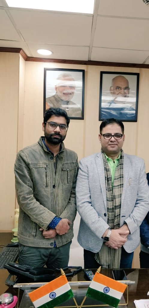 MansoorMfs's tweet photo. जनाब आतिफ रशीद जी को यौमे पैदाइश की पुरखुलूस मुबारकबाद बधाई एवं शुभकामनाएं । 
पसमांदा मुसलमानों लोकप्रिय नेता , राष्ट्रीय अल्पसंख्यक आयोग भारत सरकार के पूर्व वाइस चेयरमैन एवं राष्ट्रीय अध्यक्ष.
@AtifRasheed80 Ji! https://t.co/4T03Y0Zjot