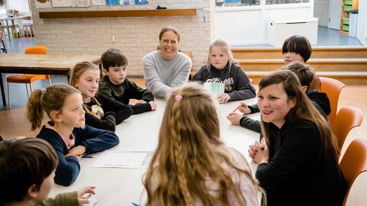 Minister en wethouder bezoeken Octantschool Beatrix in Pijnacker na brief leerlingen - pijnacker-nootdorp.tv/minister-en-we… #pijnacker #nootdorp