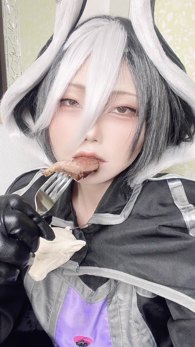 真夜中にオーゼンで肉食ってる 