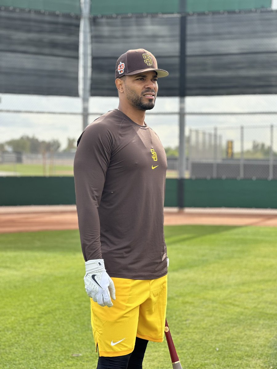 BeyondtheMnstr's tweet photo. Xander Bogaerts taking batting practice as a member of the San Diego Padres 

 https://t.co/oM0WcVeUD0