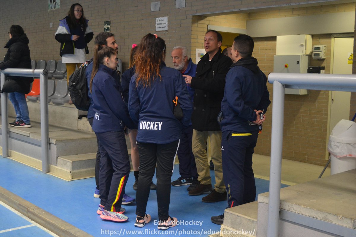 EduardoHockey's tweet photo. 20230211 - Sctr Cto Esp Juv Fem Sala Athletic Coruña - CH Pozuelo
Árbitros: Borja López - Evelyn Ramos
Delegado Técnico: José Luis Goicoechea

@athleticcoruna
@CHockeyPozuelo
@HockeyFm
@rfe_hockey

Fotos en:
https://t.co/AYWcyO0LLw https://t.co/kiSpFBuxkO