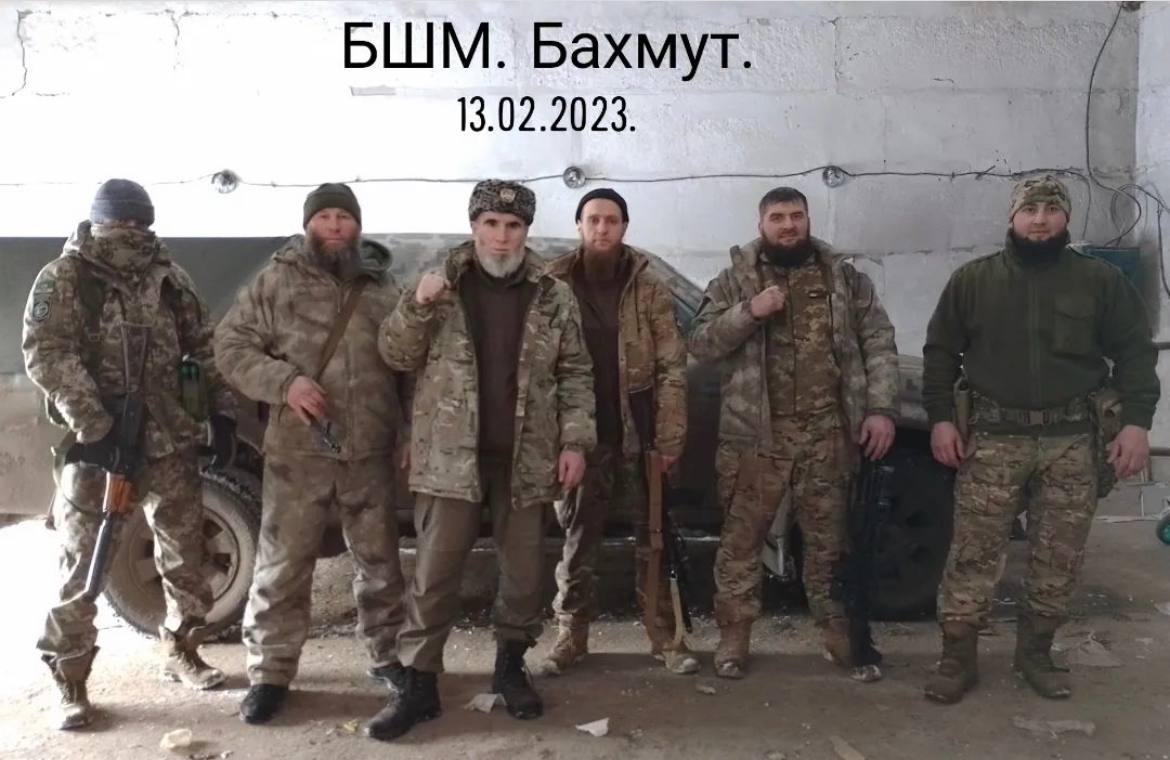 small10space's tweet photo. Воїни Чеченського батальйону імені Шейха Мансура в Бахмуті 🇺🇦 13.02.2023 https://t.co/zelzsKPRKL