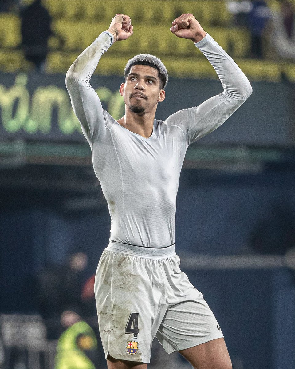ESPNFC's tweet photo. Is it time to label Ronald Araújo as one of the world's best defenders? 🤔 https://t.co/IDhaKLrxsu