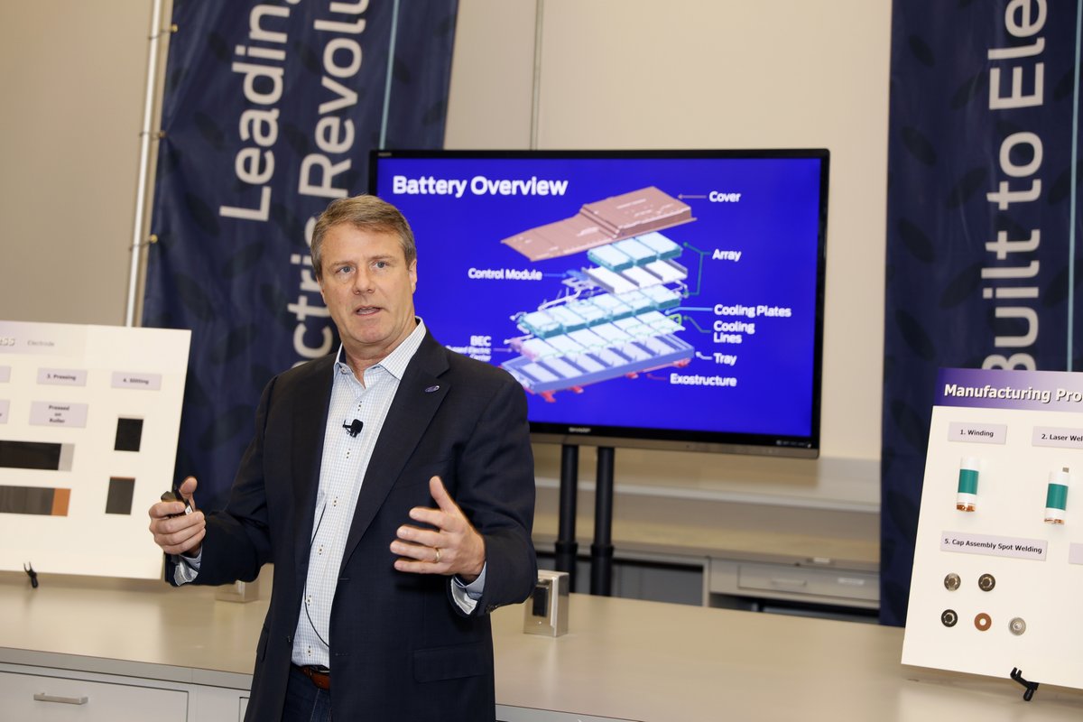 Ford and Michigan are powering the #EV revolution in the United States.

Today we're announcing 2,500 new American jobs and a $3.5B investment in American manufacturing to build a LFP battery plant in Marshall, Michigan: ford.to/3IhVSYE

#BuiltForAmerica #BuiltFordProud🔋