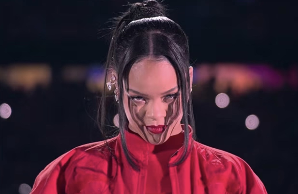 When the robot is complete and you're on your way to the competition 🤖 #omgrobots #Rihanna #Rhiannasuperbowl #superbowl
