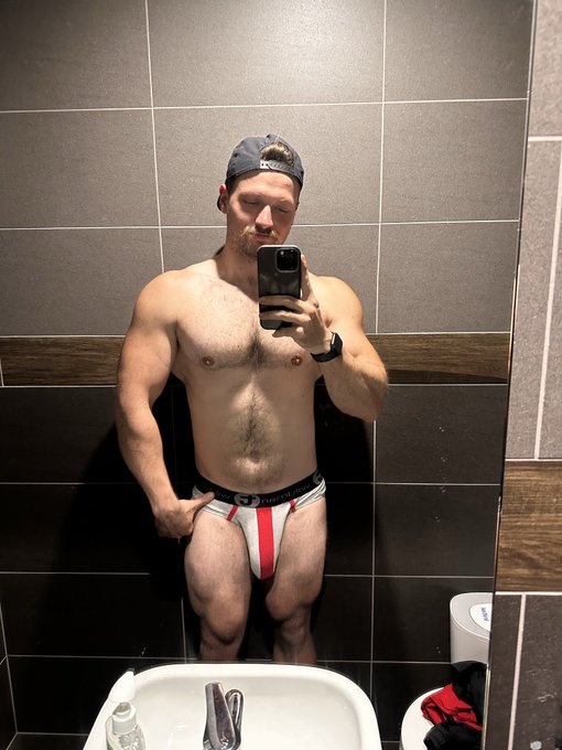 Feeling big 😈 https://t.co/jESUuNVeX3<a href="/tag/fitness"class="tags"><span>#fitness</span></a><a href="/tag/flex"class="tags"><span>#flex</span></a>