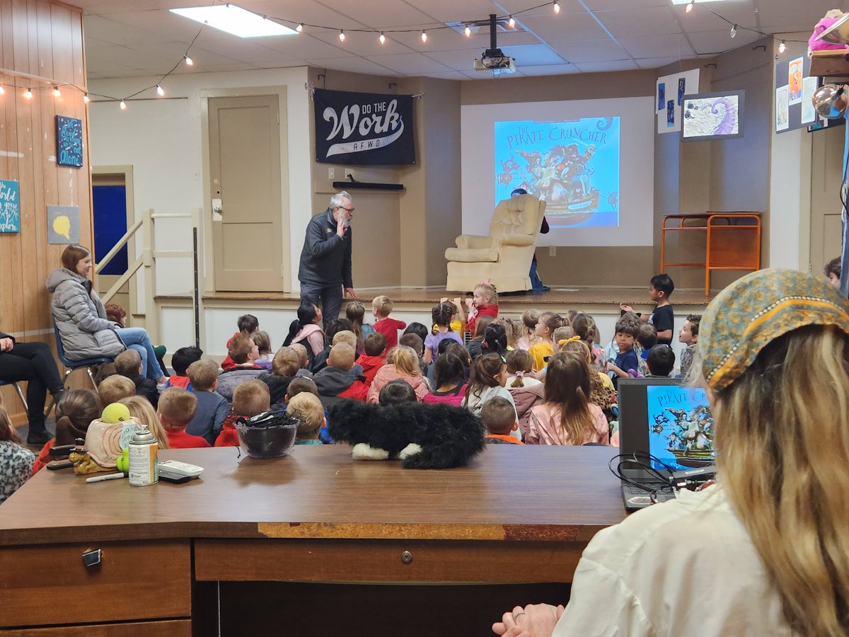 Jefferson Street Campus hosted George Washington Carver Elementary School for a Reading Rocks event! The theme of the reading event was pirates. JSC students had a great time reading and interacting with students to make the stories come to life! 🏴‍☠️