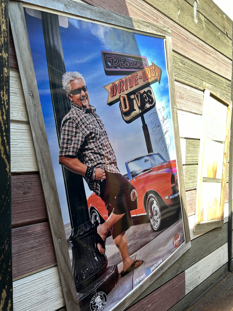ErikFridge's tweet photo. DJs Clam Shack in Key West. @GuyFieri
Lobster roll is bananas. https://t.co/gUUggJzehW