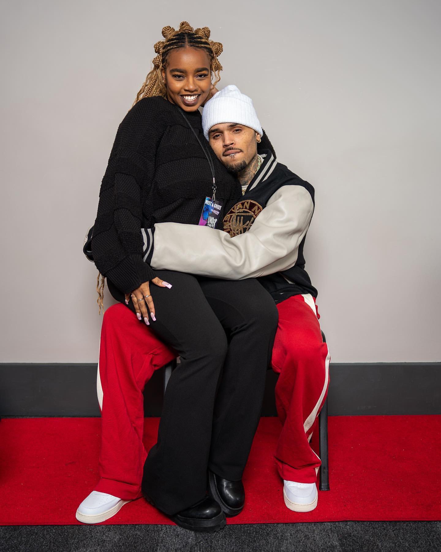 Chris Brown Live on Twitter "Chris Brown with a fan at 
