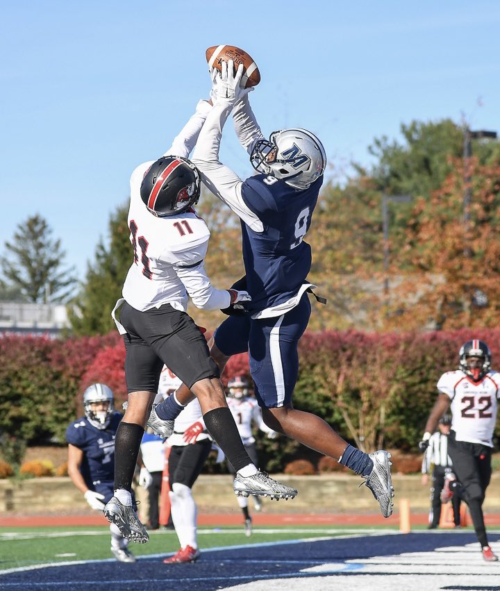 Coach_KCal's tweet photo. 2️⃣ Days
2️⃣ Pro Contracts

Congrats to former @MUHawksFB players @PeteyTheJet &amp; @_regg1 

#HawksInThePros https://t.co/k8RyUttCWn