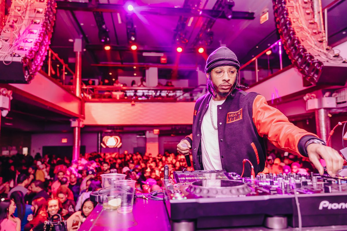 ItsYooQ's tweet photo. Master of ceremonies
#TheRnBParty

📸 by @PACHOTE_ https://t.co/wgtF0G1ruh
