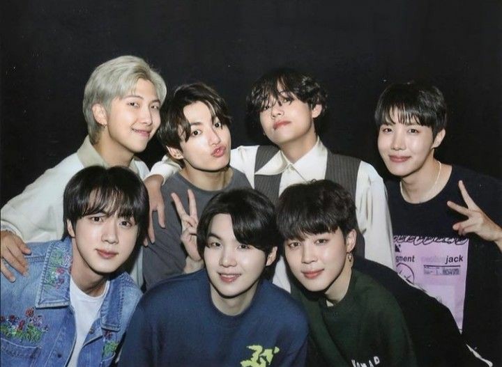 daily ot7 selca⁷ ia tweet media