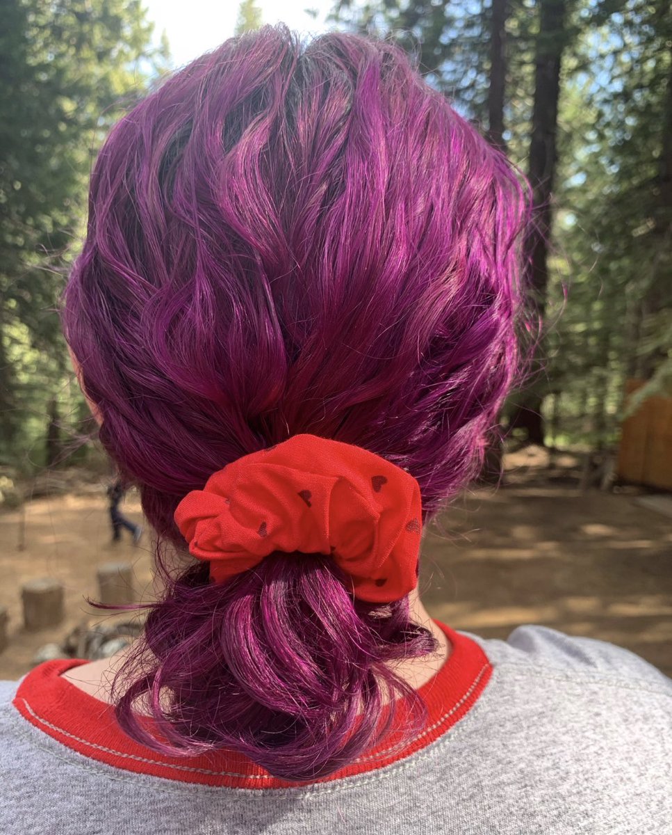 I am so obsessed with this Red Heart Scrunchie! It’s definitely going to be a part of my Valentine’s Day outfit! ❤️