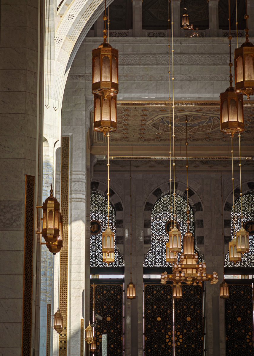 xmohaviic's tweet photo. .

#Islamic decorations, which are carried by the sides of the Holy Mosque in Mecca and contribute to its historical character as well as its deep Islamic heritage, have a particular beauty and are attractive to the Grand Mosque's aesthetics. 

#islamicart https://t.co/JUrc9rsK1J