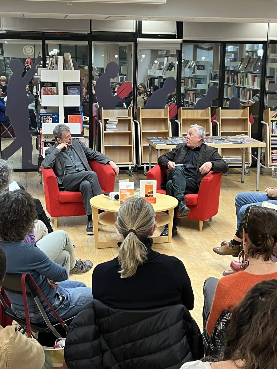 IF_Madrid's tweet photo. 📖Encuentro privilegiado en «petit comité» con @PLemaitreAuteur 

Un pequeño grupo de lector@s apasionados por sus novelas comparten un café y dialogan con el autor sobre su obra.

#pierrelemaitre #elanchomundo #legrandmonde #encuentro @SalamandraEd https://t.co/6pQKtaODsN