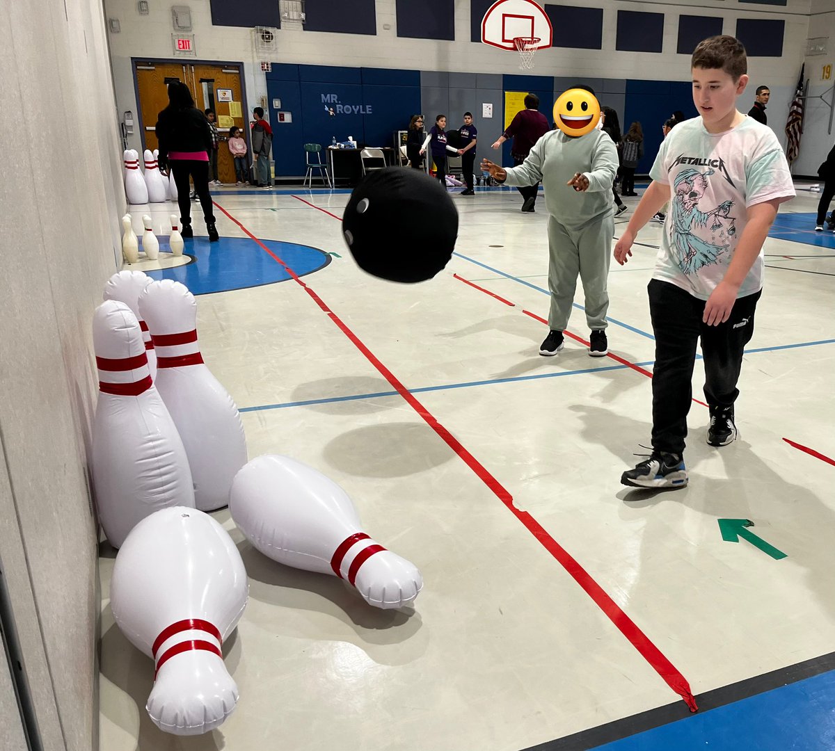 mrstengi's tweet photo. Shepard’s unified club had so much fun bowling today! #PlayUnified #OBunified #GoShepardSharks @JeanCzarkowski @AlanBShepPrin https://t.co/Dy0EYqGEav