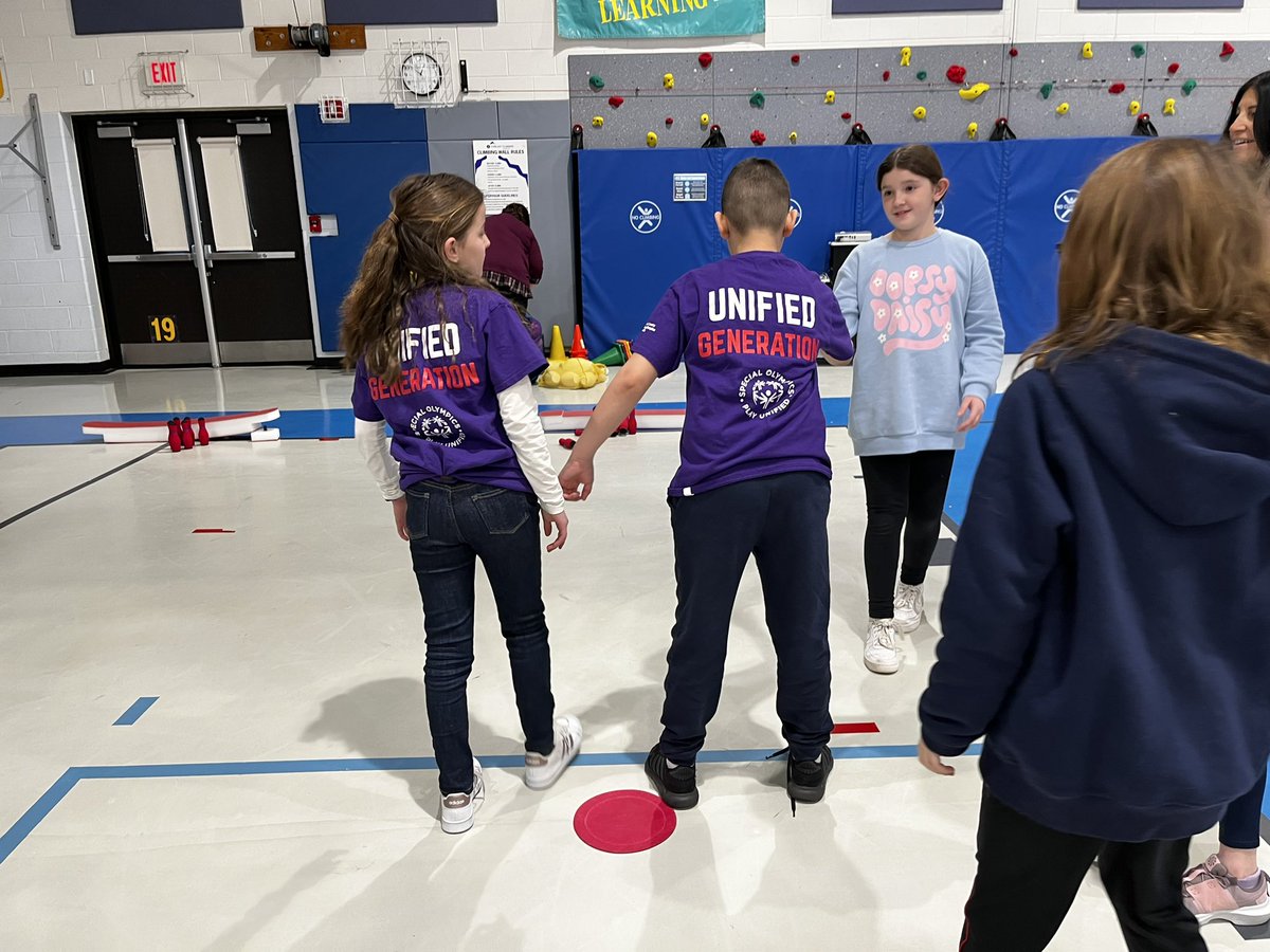 Shepard’s unified club had so much fun bowling today! #PlayUnified #OBunified #GoShepardSharks <a href="/JeanCzarkowski/">Jean Czarkowski</a> <a href="/AlanBShepPrin/">Shepard Elementary</a>