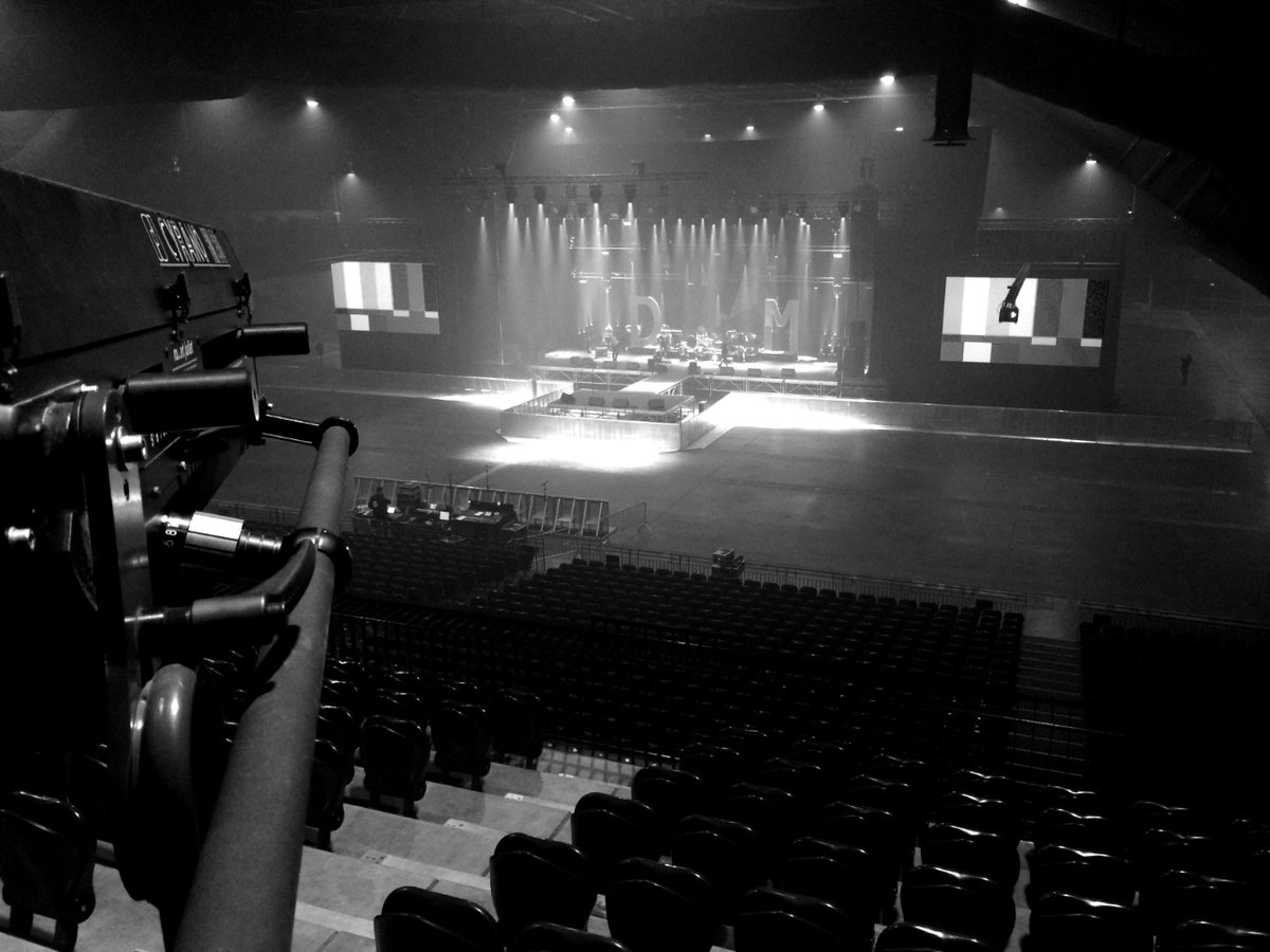 BESTAGEsprl's tweet photo. Moment suspendu @ Palais 12 en 2014, pour les 10ans de Classic 21.

#Eclairage #Eclairagiste #Poursuite #Followspot #arto https://t.co/GdX6zMVcE5