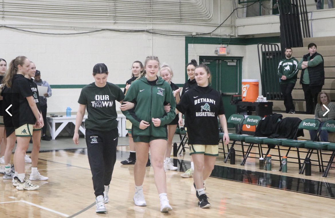 vanessafrascone's tweet photo. Beyond thankful for all the love and support!! #medicallyretired #foreverabison 💚🤍 @BCWBB @Bethany_Bison @CoachLopezzzz @BrianSansom_AD https://t.co/z61jk664OG