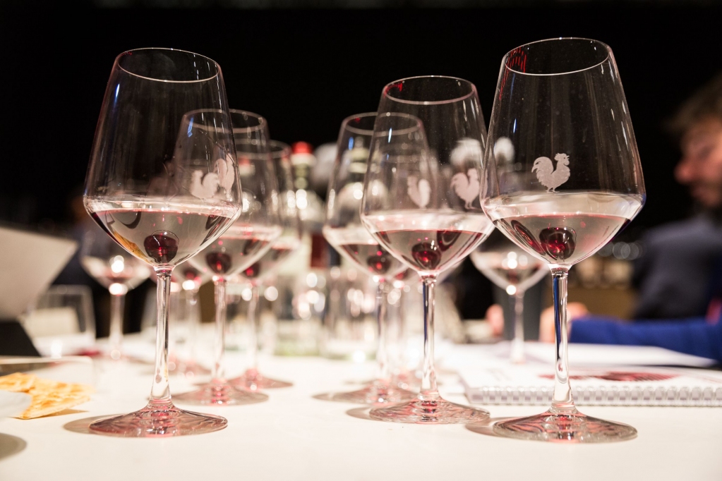 chianticlassico's tweet photo. Alcuni scatti che raccontano la prima giornata durante la #ChiantiClassicoCollection 2023. 
Vi aspettiamo domani 14 febbraio per la seconda e ultima giornata dedicata alle 200 #etichette del territorio del #GalloNero. 

Grazie a tutti🍷
#CCC23 #ChiantiClassico https://t.co/MlzGbW4hlQ