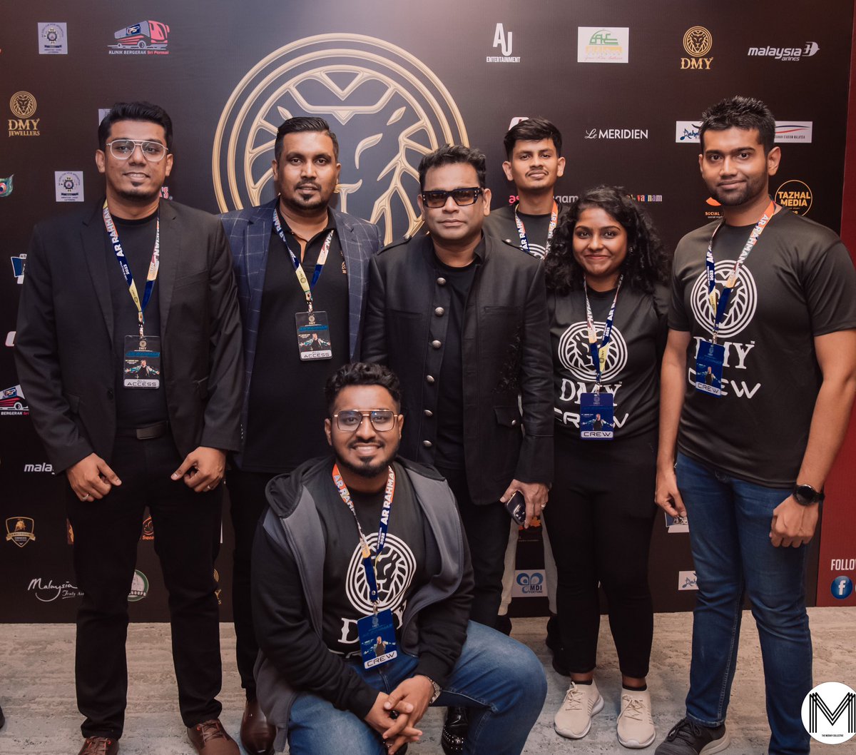 ridzwanfarouk's tweet photo. Best moments with @arrahman sir. 

Thanks to @aliabub68932487 @Thadjul @razaliyusofARR bros. 

We @Rahmaniac_Msia do it with style ❤️😎 

#arrahman #liveinconcert #kualalumpur #unforgettable #moments #picture #with #arr #rahmaniacmalaysia #doitwithstyle #bestconcertever https://t.co/5WNSM9KtqD