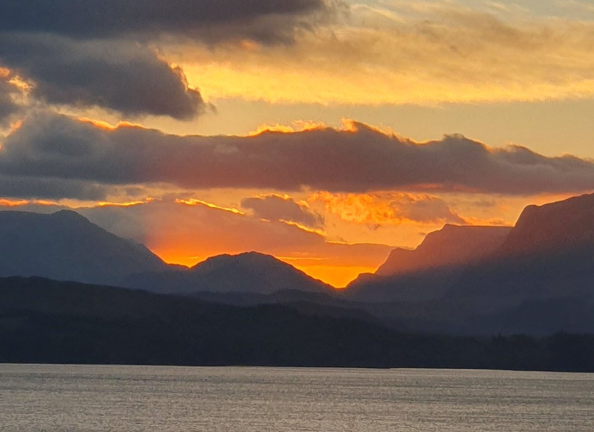 StayatAodann's tweet photo. #Sunrise over #LochEwe #nc500 #Highlands #Scotland https://t.co/SMI8KzS6VI