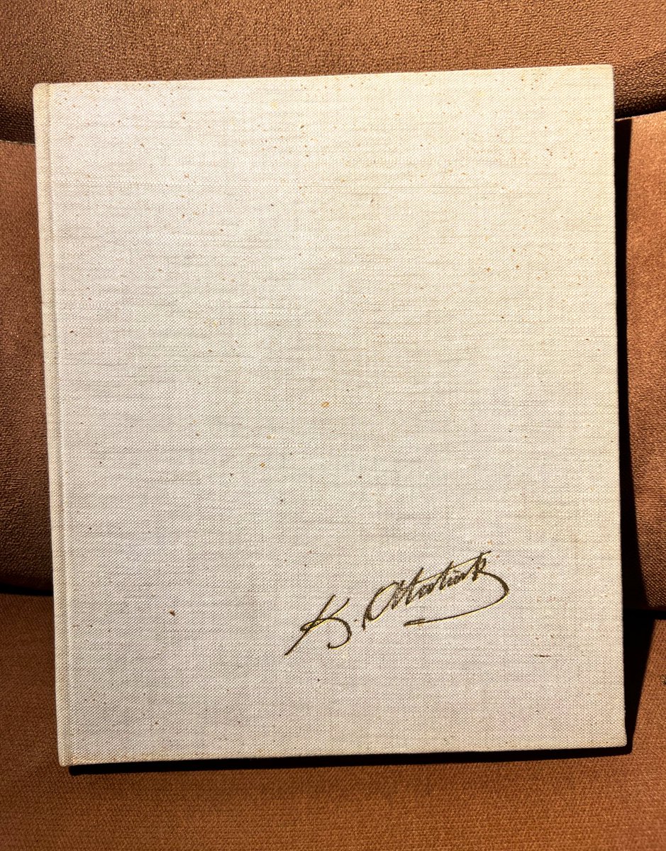 lordsinov's tweet photo. Bedeli @ahbap'a bağışlanmak üzere benim için çok özel bir eseri açık artırmaya çıkarıyorum:

Atatürk'ün 13 yıl özel fotoğrafçılığını yapan Cemal Işıksel'in 69 basım, imzalı, tamamen kendi çektiği, yer/tarih bilgili Atatürk fotoğraflarından oluşan özel albüm...

(Teklifler dm'den) https://t.co/lHwChgLehr