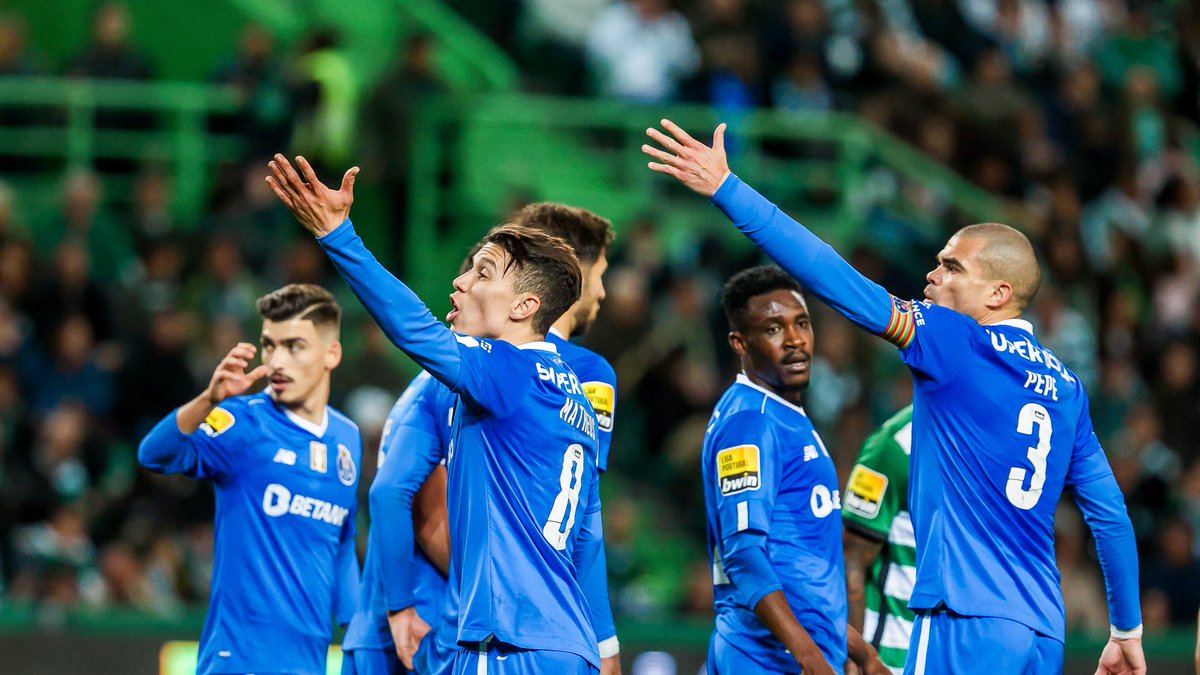 FCPorto's tweet photo. 🤩 Onde é o próximo? 🐉

🔜 #FCPRAFC https://t.co/DXFCDvZmOI