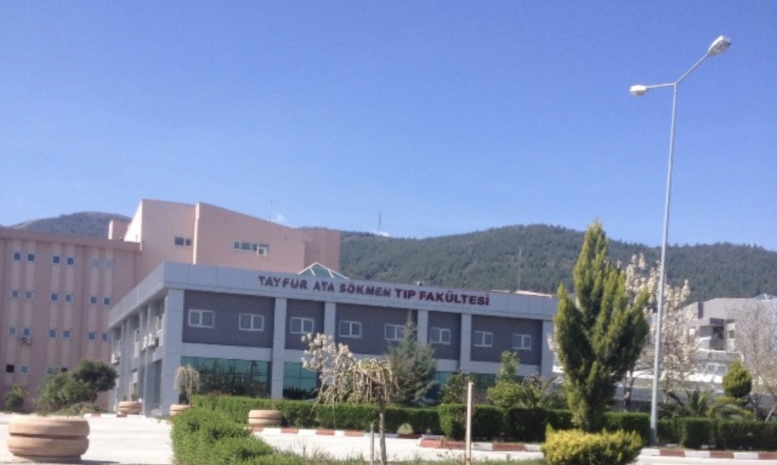 Antakya depremde yıkıldı .
Merhum 
Tayfur Sökmen Tıp fakültesi de en az 1 sene kullanılamaz artık . 
YÖK ,
Yasal LÖSEV KENT ÜNİVERSİTESİ TIP FAKÜLTESİNİ Açsın .
Antakya’daki tıp fakültesi Ankara Lösante’ye taşınsın .
Hem öğrencilerin eğitimi yarıda kalmaz hem de hizmet yürür