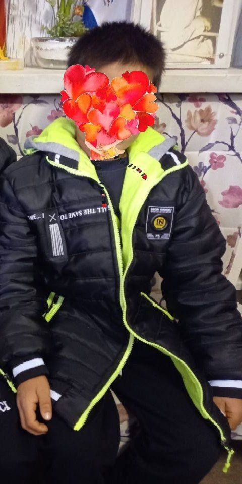 niikiikazemiii's tweet photo. پروانه ؛ پرستو و محمد پدرومادر ندارند . سرپرستشون عمشونه ؛ ویه جارو اجاره کرده براشون اما الان صاحبخونه جواب کرده؛ برای پول پیش و معیشت ماهیانه شدید درمضیقه هستن.
قبلا ما برای این بچها لباس خریدیم .
رفقا ممنون میشم ریت بزنید برسه دست جوانمردای تایملاین . https://t.co/MTDqDcvlnp