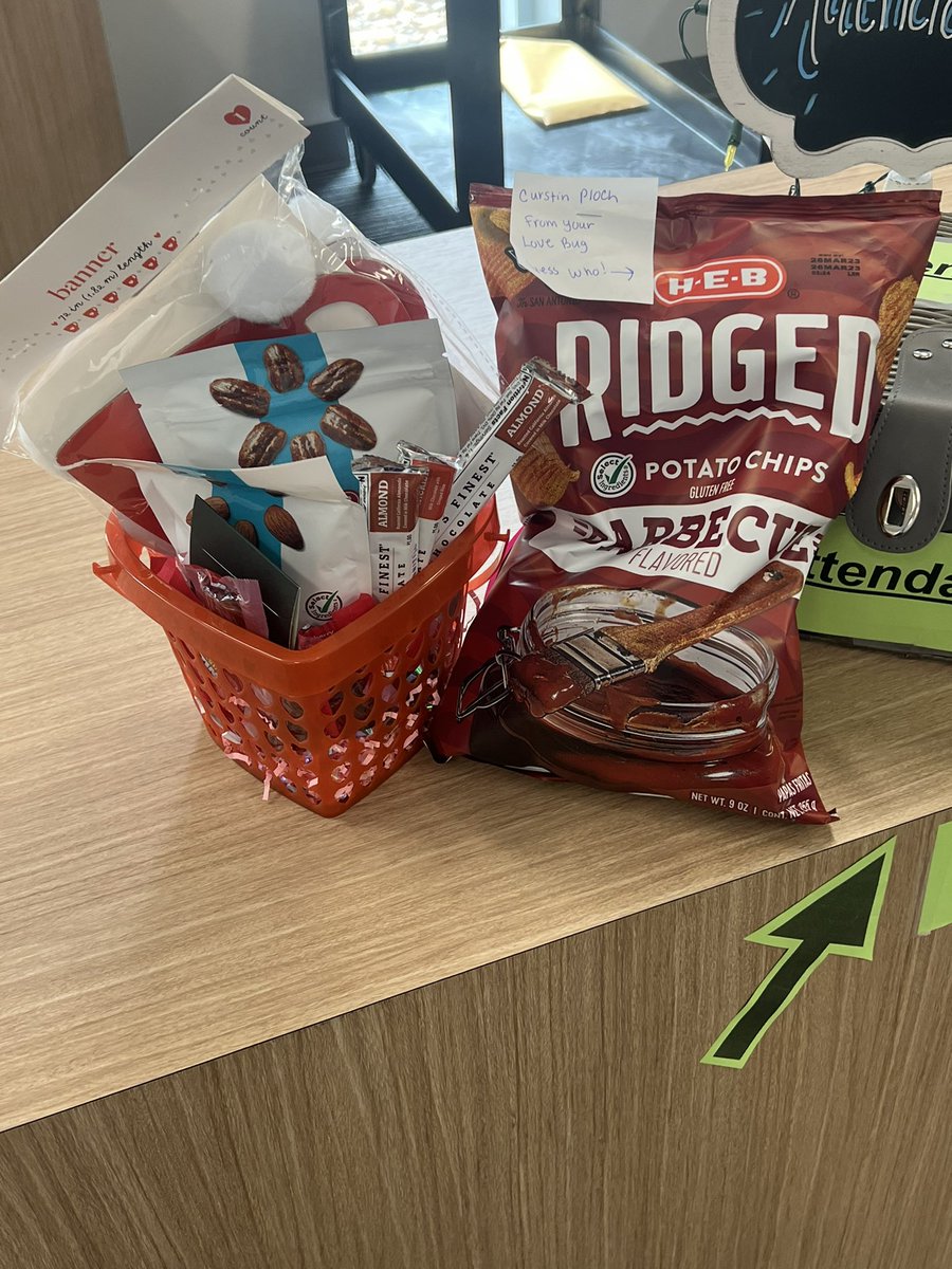 The only thing <a href="/mhearns_class/">Michele Hearn</a> loves more than <a href="/HEB/">H-E-B</a> is sharing it with others! #fisdmadetoshine <a href="/FISD_EB/">Frisco ISD ESL and Bilingual</a>