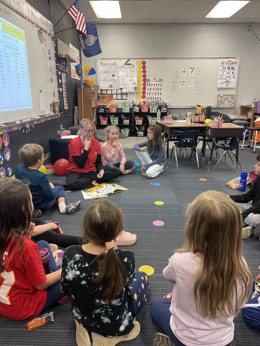 hn_huskies's tweet photo. Second grade huskies are learning about being accepting of differences in others during read aloud today. 💙💚 @olatheschools @hnhuskies #opsfortheirfuture https://t.co/S4UF1f1Kp3