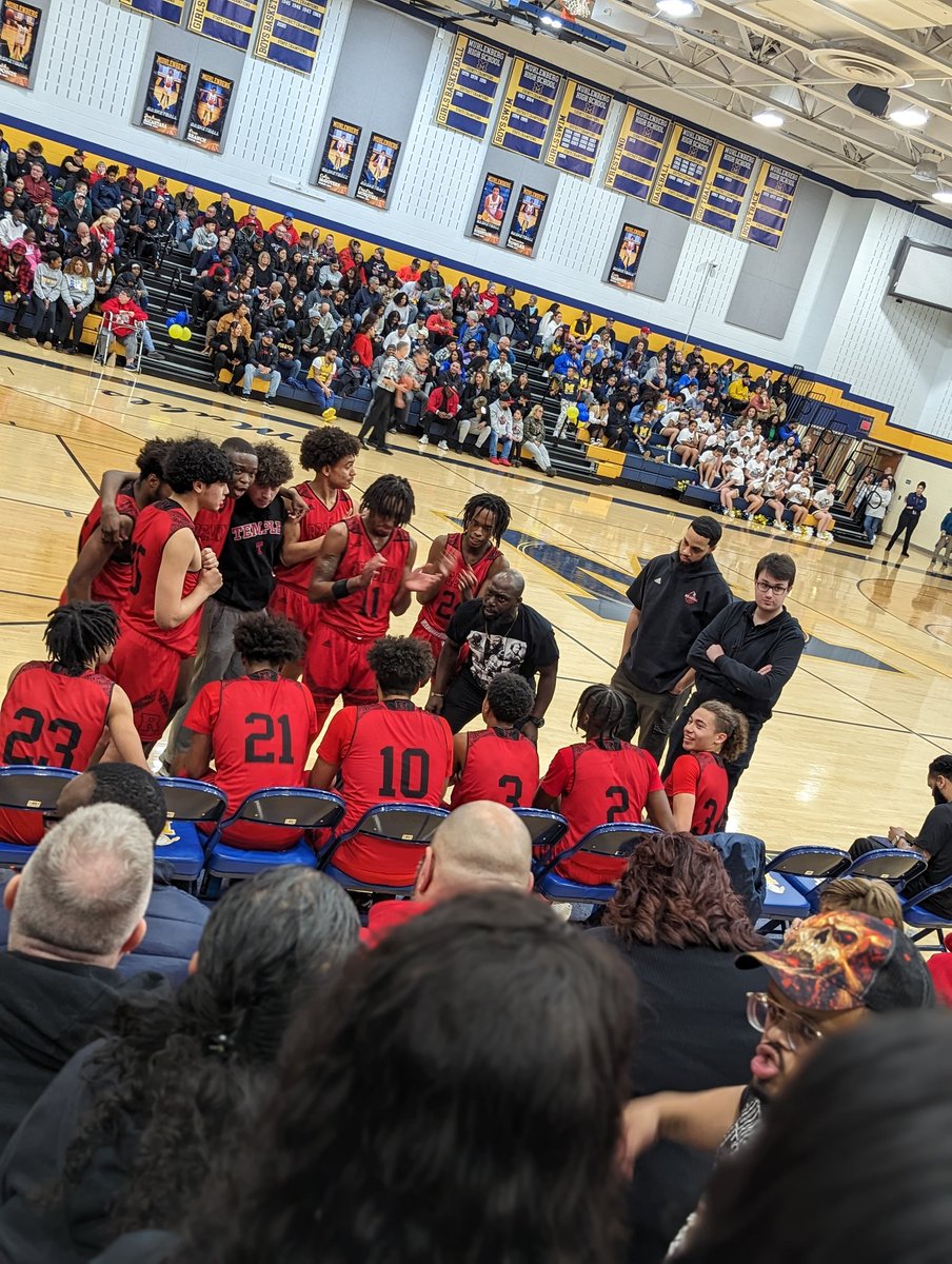 Shogun_Sho's tweet photo. @CoachCamara5 now that the JV season is over ...Great job coach, absolutely admire your handling of these young men, continue to be greatπ― @CoachRickPerez p.s this is when you told the team "we're the home team in this b***h" #FrontRowGang #RedKnights #ReadingVsEverybody https://t.co/iVjof37SOg