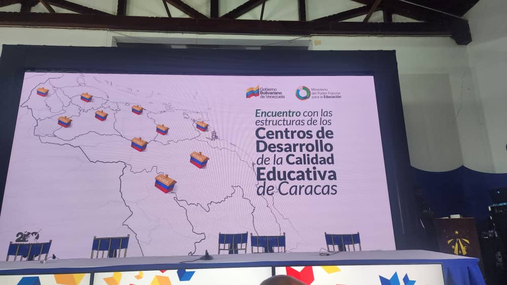 arthur0002's tweet photo. #13DeFeb Desde la escuela Miguel Antonio Caro acompañamos al Viceministro y Pdte de la Cnae @pedrodiazg59  en el encuentro con las estructuras de los Centros de Desarrollo de la Calidad Educativa de Caracas.
#JuventudIntegraciónYPaz

@NicolasMaduro 
@_LaAvanzadora https://t.co/zF3JlUwt2m