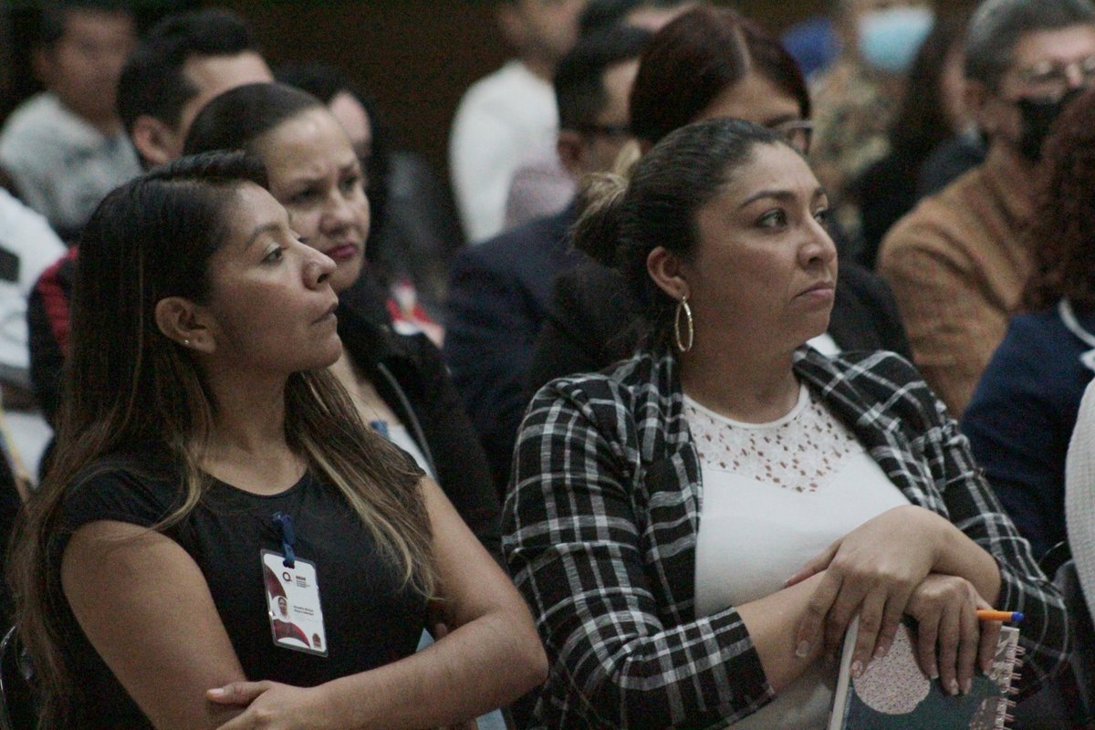 SABGOBQRoo's tweet photo. Seguimos promoviendo la excelencia en el servicio público entre las y los colaboradores del @GobQuintanaRoo. #Hoy compartimos los lineamientos del Programa Excelencia en el Servicio con las y los compañeros de @SEDEQROO. 

#UnidosParaTransformar https://t.co/nHjLtOyIHV