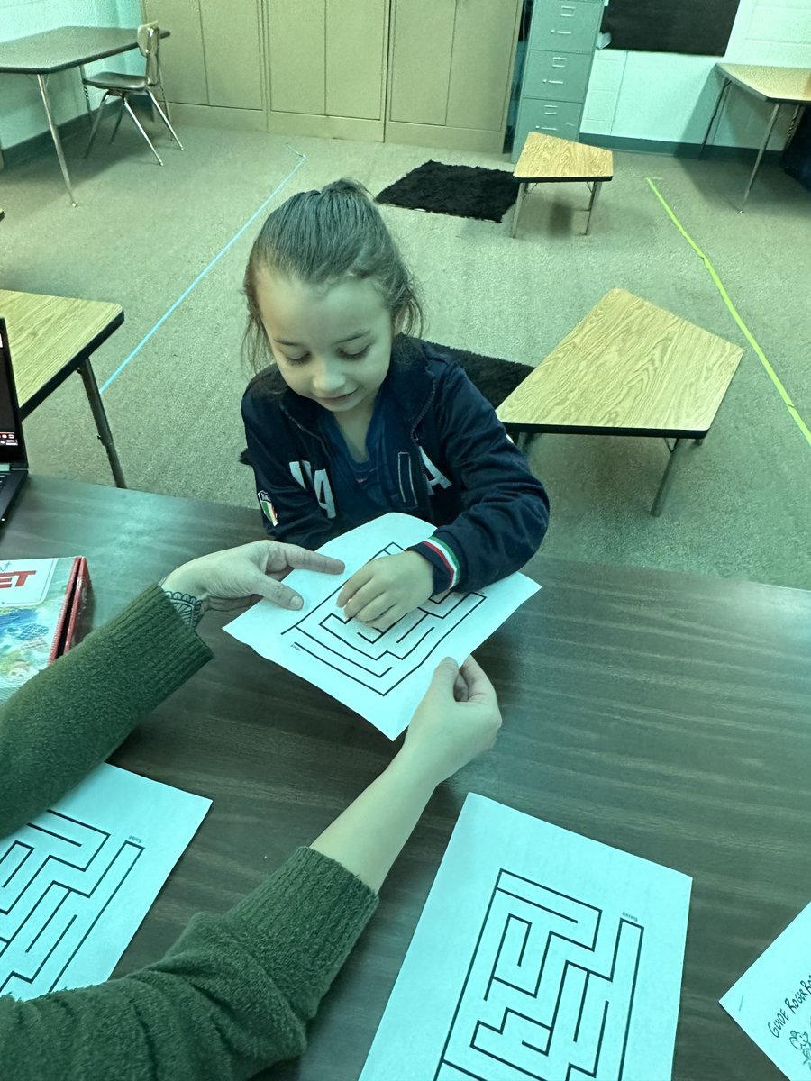 FriendshipVCS's tweet image. Mrs. Lee&apos;s student discovers the magic of magnets and magnetic force! 🧲 #vcsscience