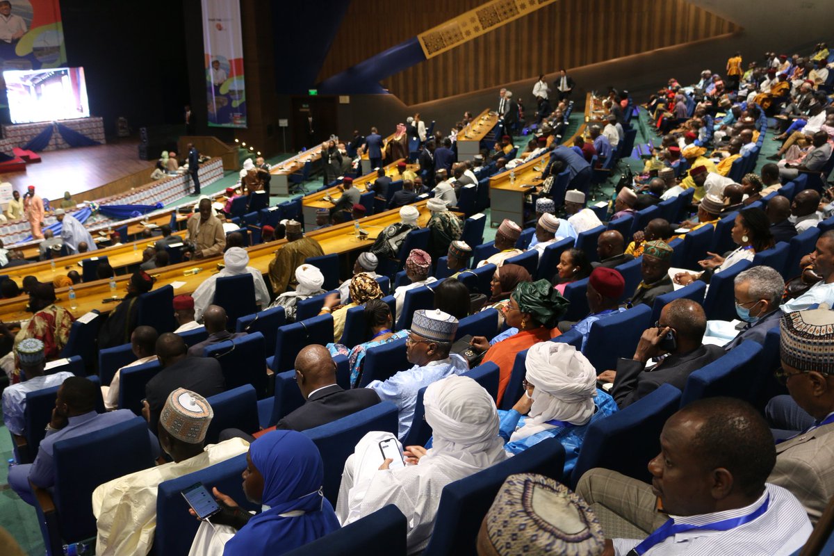 dueniger's tweet photo. 🇳🇪🤝🇪🇺 Un Business Forum réussi, qui réitère la solidité du partenariat entre l’Europe et le Niger 
👉 https://t.co/PtuR3b6jQN https://t.co/9QrVjNCn9X
