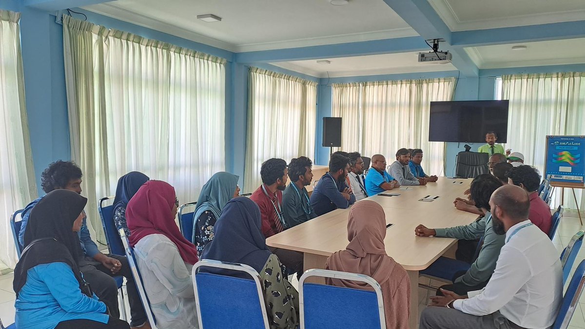 urh_mv's tweet photo. Vice-Chancellor of the Islamic University of Maldives, Dr. Ibrahim Zakariyya Moosa met the management of #URH and Donated books to #URH library. In this meeting Dr.Zakariyya shared the opportunities of #IMU courses held in ungoofaaru outreach Centre in the year 2023. https://t.co/KATHxsXLDj