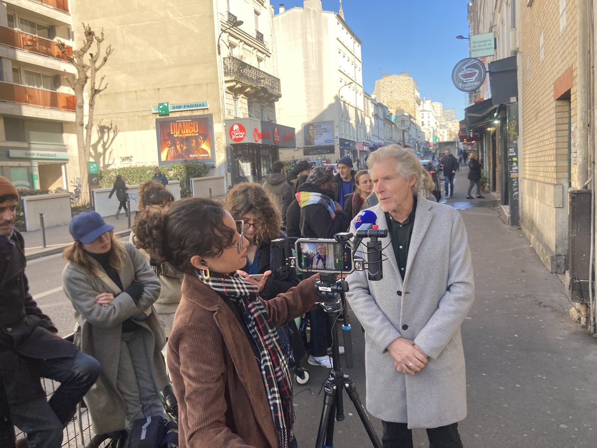 tchevandier's tweet photo. Nous étions auj aux côtés de la famille de Mandel et de l’ensemble de la communauté éducative qui s’est battue à ses côtés. 

Nous avons pu trouver une solution d’hébergement et nous continuerons à nous mobiliser pour trouver une solution pérenne. @EricPliez @AnneBaudonne https://t.co/MZcx8qccoV