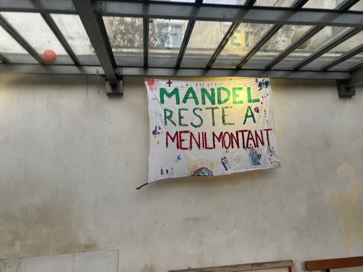 tchevandier's tweet photo. Nous étions auj aux côtés de la famille de Mandel et de l’ensemble de la communauté éducative qui s’est battue à ses côtés. 

Nous avons pu trouver une solution d’hébergement et nous continuerons à nous mobiliser pour trouver une solution pérenne. @EricPliez @AnneBaudonne https://t.co/MZcx8qccoV