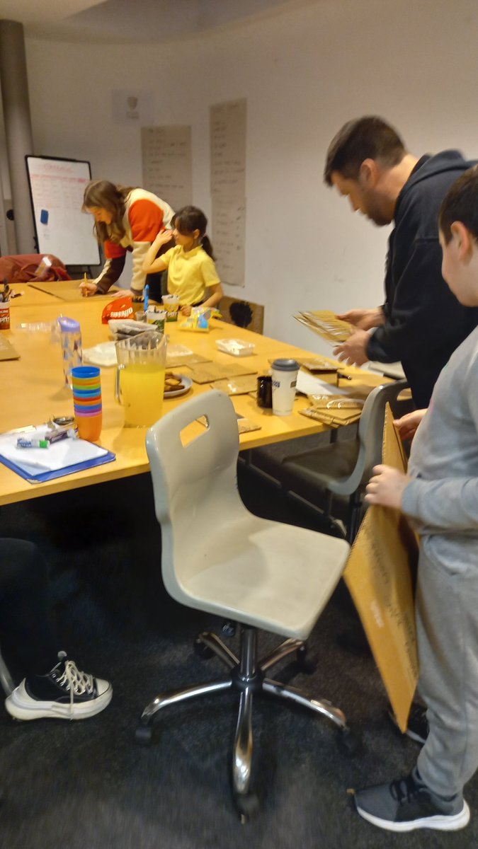 msmpowerhouse's tweet image. It's #fundaymonday over @msmpowerhouse and a HUGE thank you to @mcrstreetpoem for joining us and teaching the children about #climatechange #environmentart 🎨 🍀 #sports #artsandcrafts #nature ❤