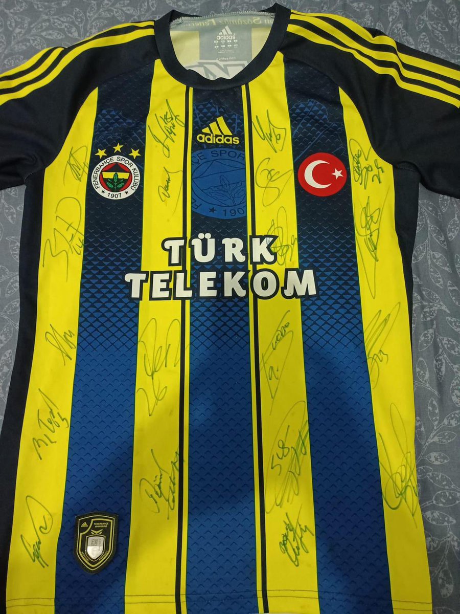 Depremzedelere yardım amaçlı kullanılmak üzere Alex imzalı Fenerbahçe formasını açık arttırma ile satışa sunuyoruz. Formanın Sahibi Sezgin Tetik’e Duyarlı Davranışı İşin Teşekkür Ederiz. Dm’den ulaşabilirsiniz.