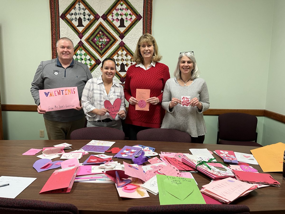 Eddy students wrote valentines for our #Brewster senior citizens to show them ❤️! Thank you @brewstercapecod COA for your collaboration and partnership around intergenerational programming! #EddyReady #Nauset #capecodlife